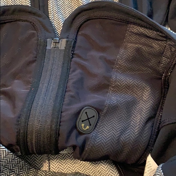 Titika running zip up jacket - Picture 6 of 9